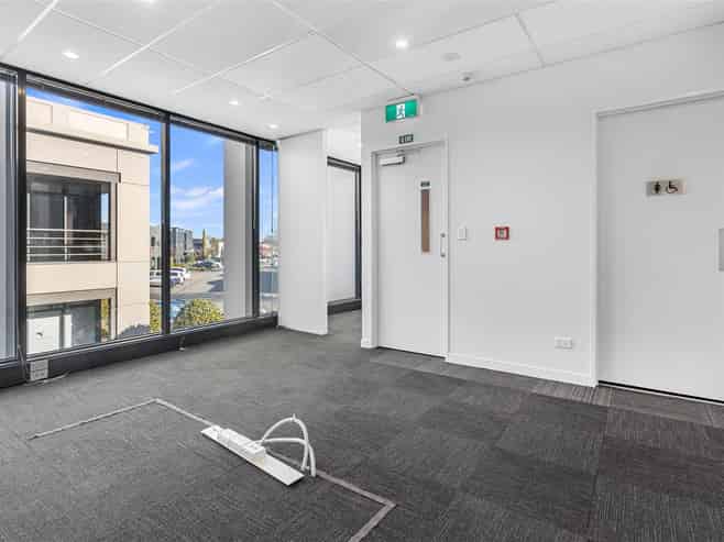 Modern Leslie Hills Drive Office | 355sqm