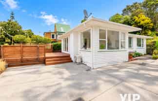 5 Winston Street, Crofton Downs