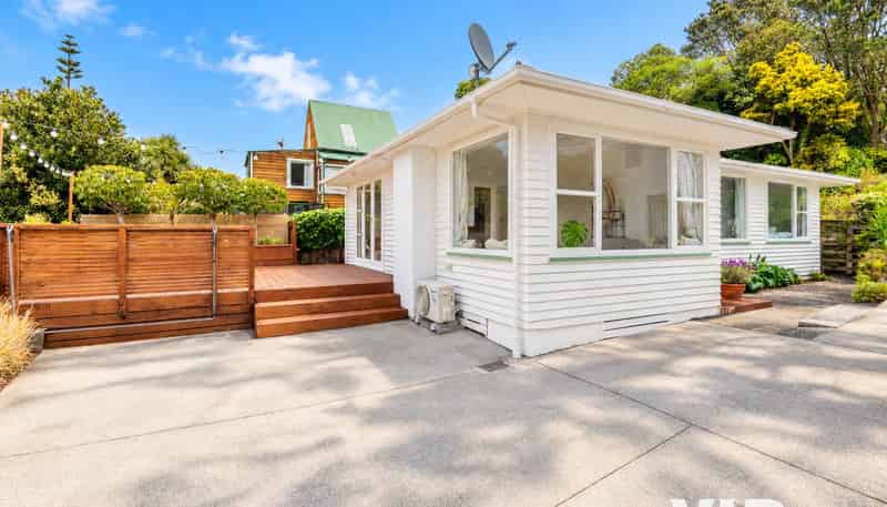 5 Winston Street, Crofton Downs