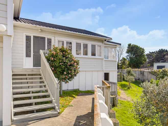 9 Kirkway, Raumati Beach