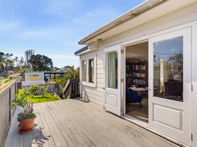 9 Kirkway, Raumati Beach