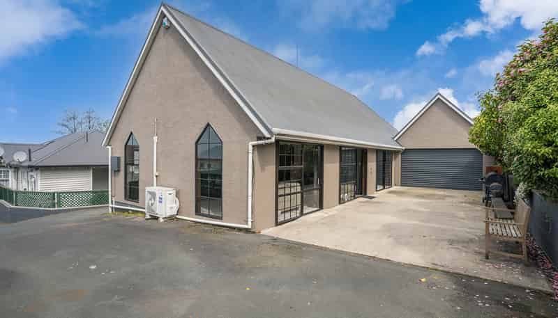 220 South Road, Caversham
