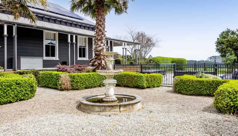 104 Pitt Road, Hillsborough