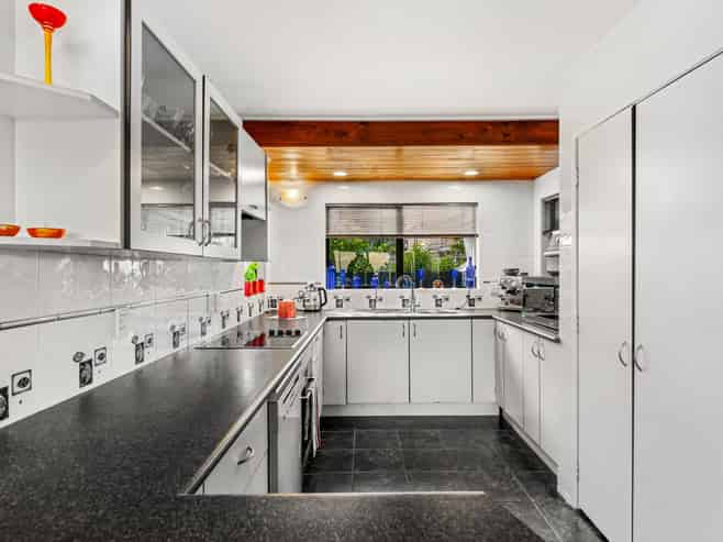 42 Elizabeth Drive, West Harbour