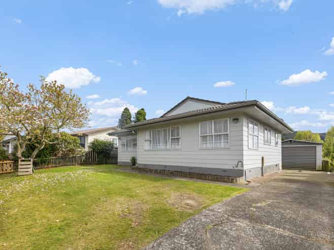 10 Adam Place, Mangakakahi