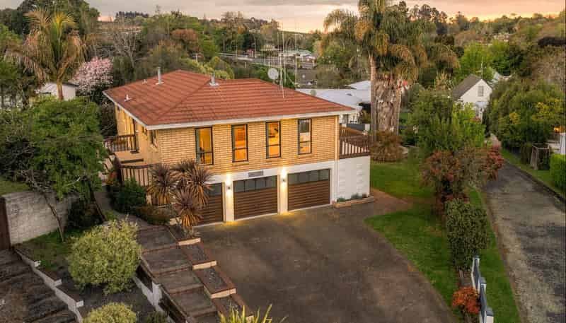28 Homestead Place, Glenview