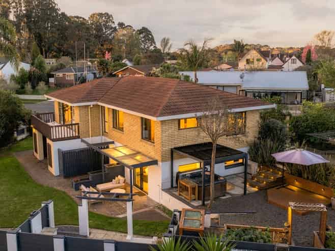 28 Homestead Place, Glenview