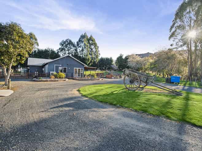 554 Apirana Road, Horohoro