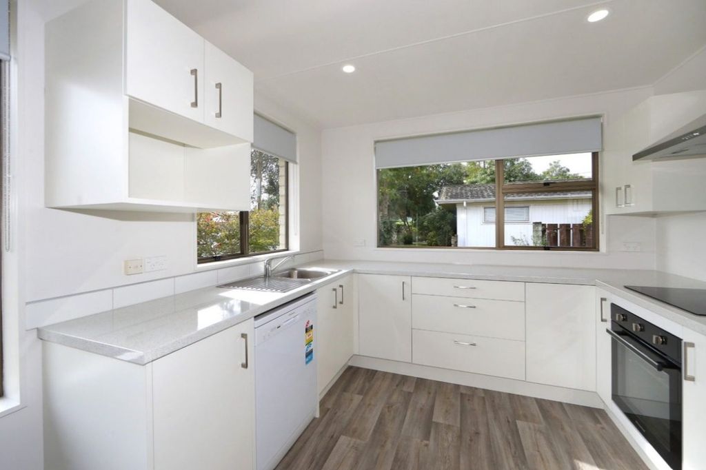 Sunny Two Bedroom Home in Flaxmere 5