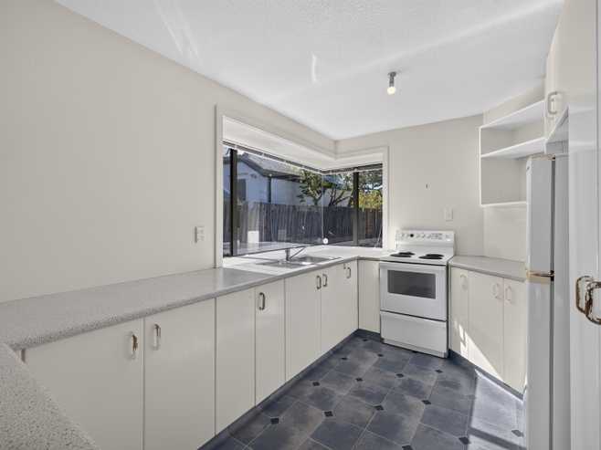 2/245 Wainoni Road, Avondale