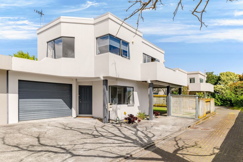 CENTRAL, SPACIOUS AND READY TO IMPRESS 1