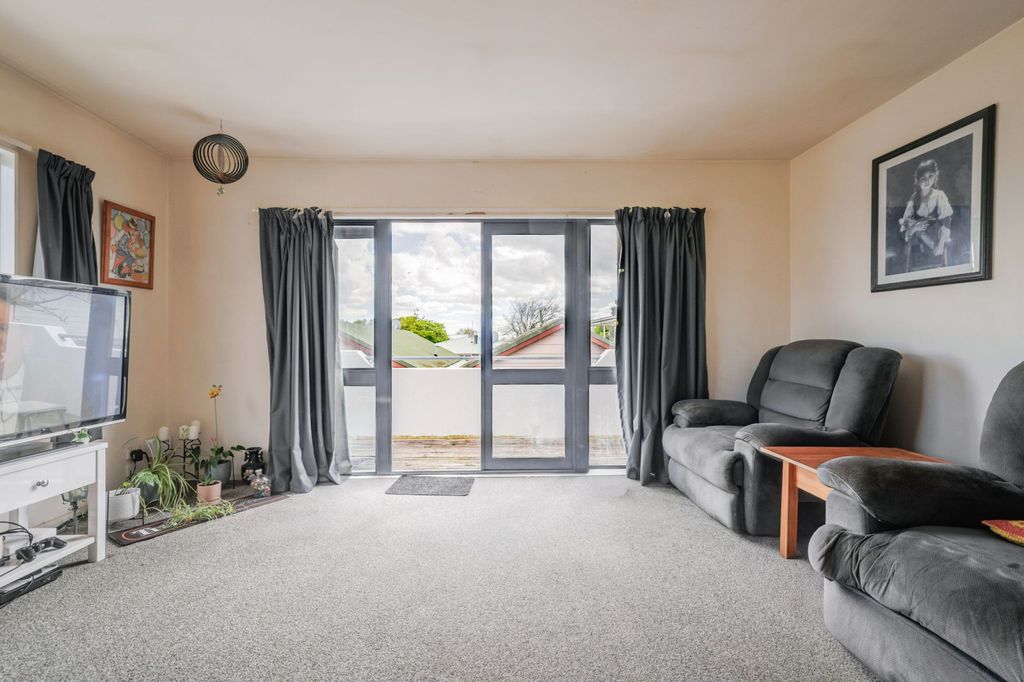 CENTRAL, SPACIOUS AND READY TO IMPRESS 2