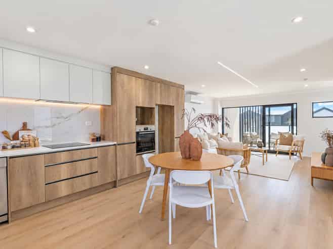 2/92 Freeland Avenue, Mount Roskill