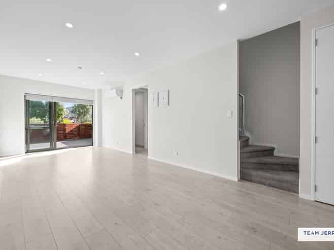 60 Wallace Road, Hobsonville