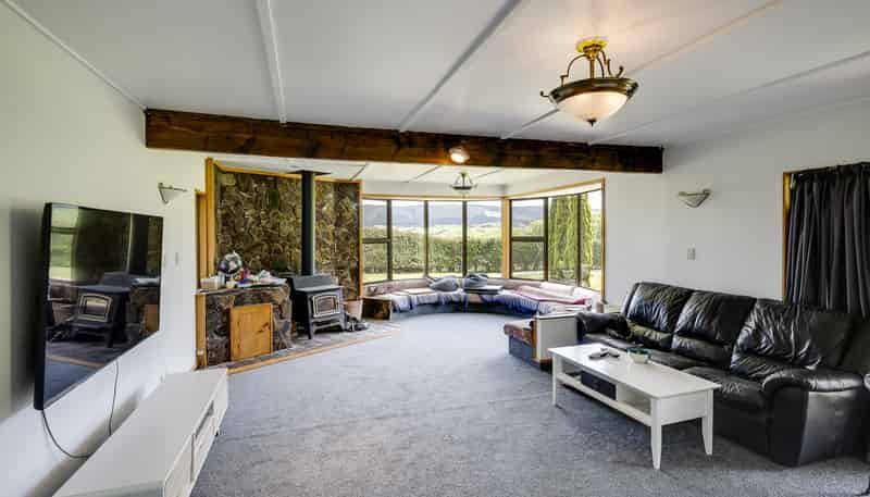 1127 Glenross, Waiwhare