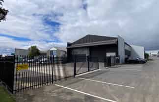 867SQM Functioinal Warehouse & Yard on Patiki Road