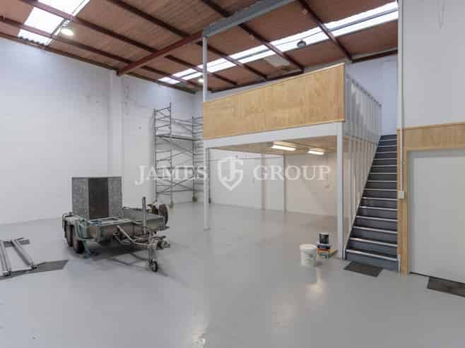 High-Profile on Cavendish with Secure Parking!