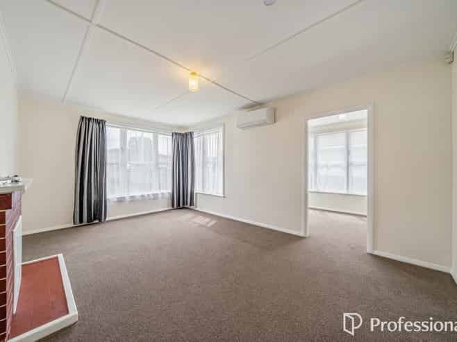 1090 High Street, Taita