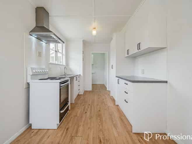 1090 High Street, Taita