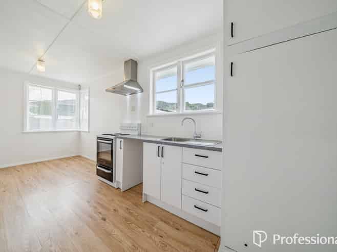 1090 High Street, Taita