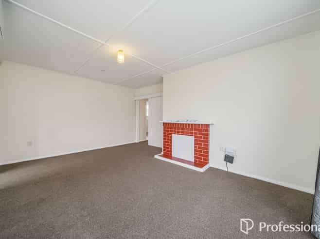 1090 High Street, Taita
