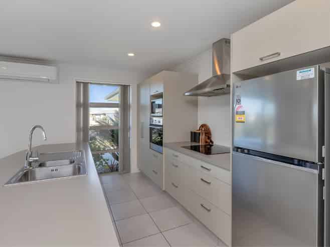 6 Sando Way, One Tree Point