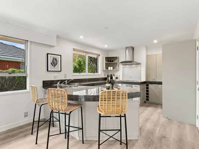 333 Eastern Terrace, Sydenham