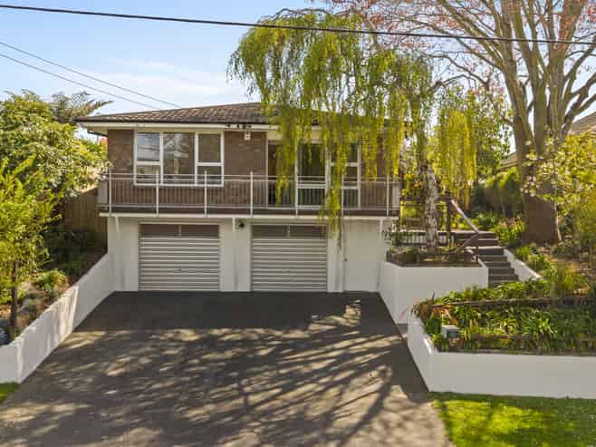 333 Eastern Terrace, Sydenham