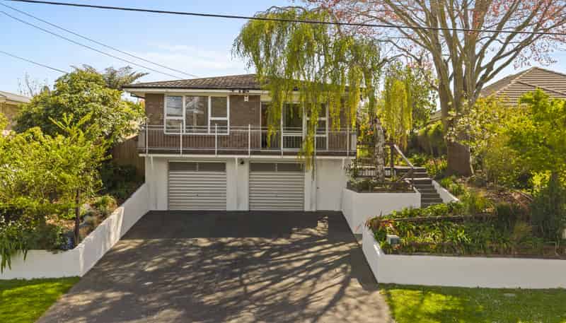 333 Eastern Terrace, Sydenham