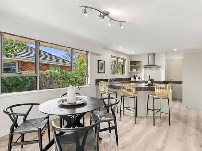 333 Eastern Terrace, Sydenham