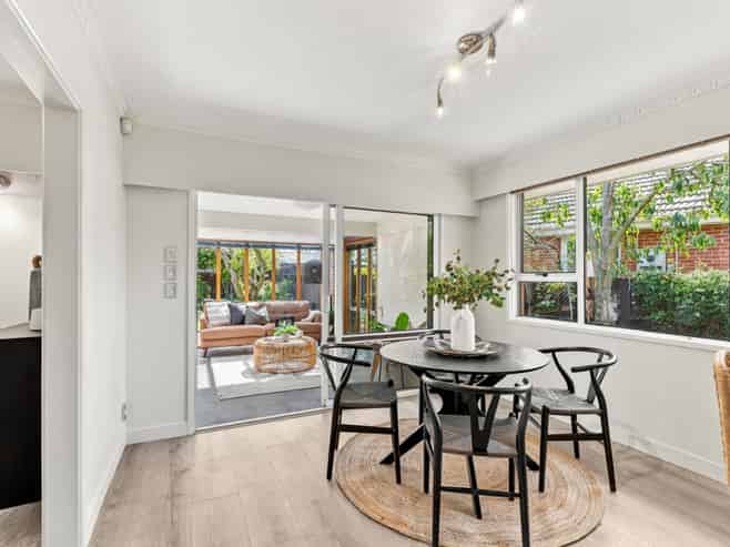 333 Eastern Terrace, Sydenham