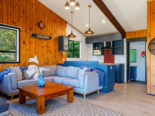 5B Kingfisher Road, Takamatua