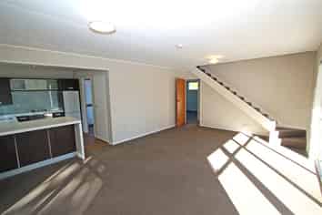 5 Lombardy Place, Whalers Gate