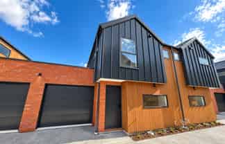 2/387 Armagh Street, Linwood