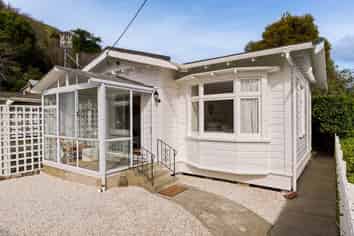 70 Weka Street, The Wood