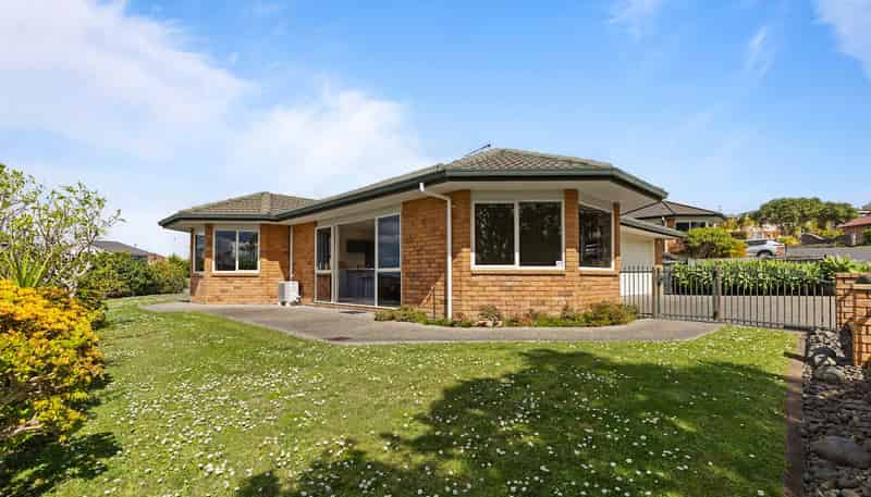 6 The Ritz, Orewa