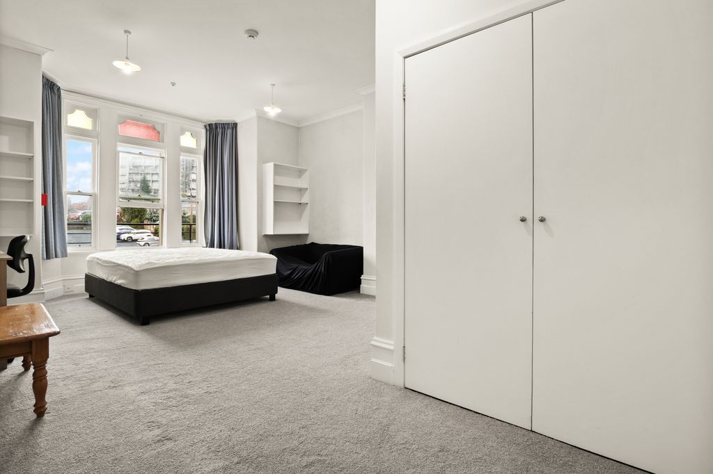 4/75B York Place, City Centre 2