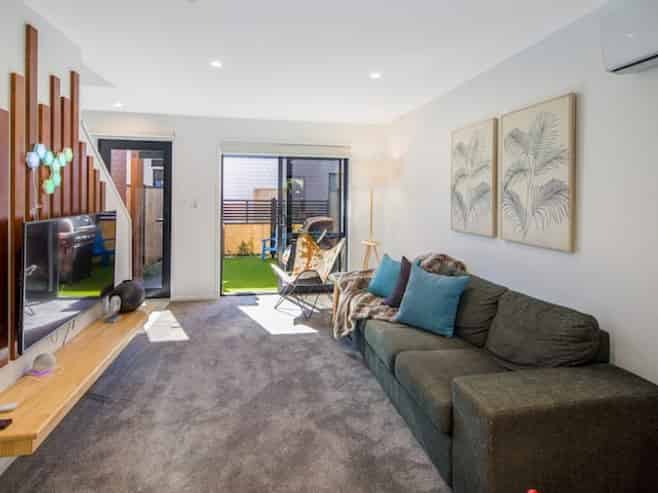 4/12 Biddle Crescent, Taita