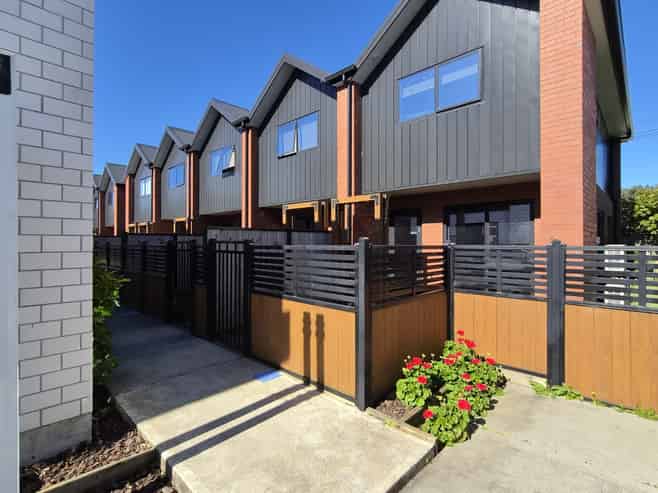 4/12 Biddle Crescent, Taita