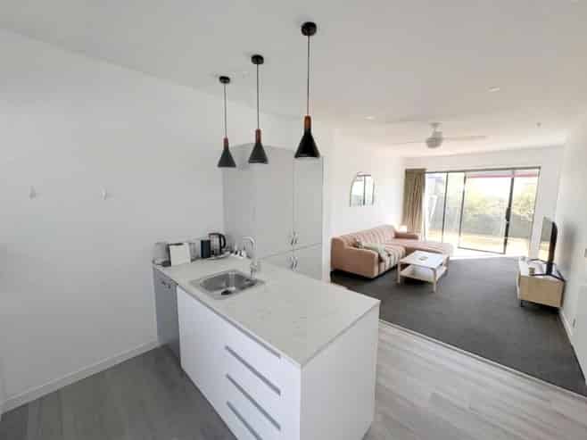 6 Oswald Crescent, Paparangi