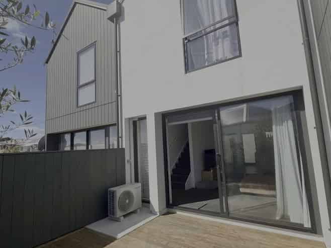 6 Oswald Crescent, Paparangi