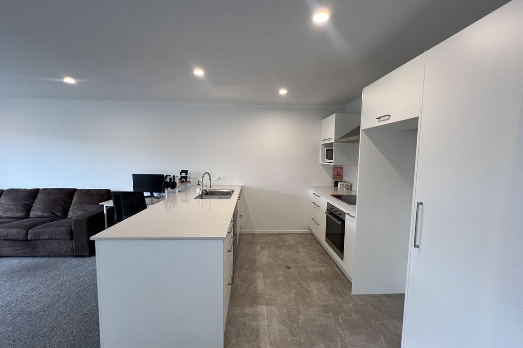 BRAND NEW SUPERB LOCATION 1