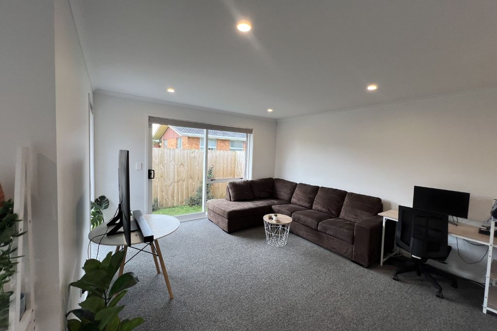 BRAND NEW SUPERB LOCATION 2