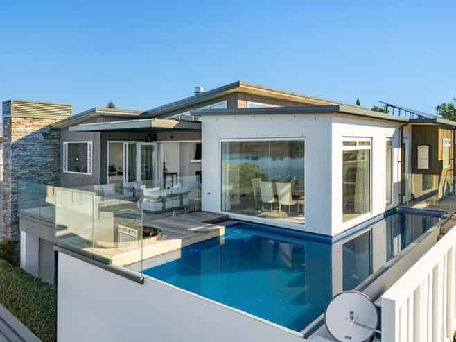 138 Grace Road, Avenues