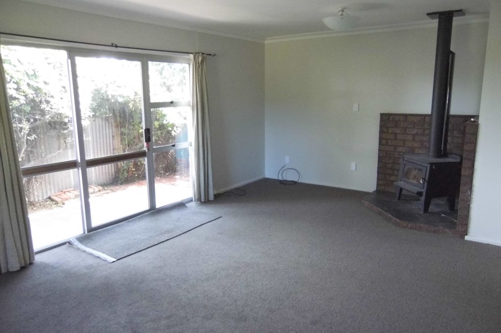 2 Bedroom Home to Rent 5