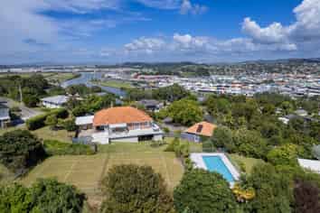 13 Punga Grove Avenue, Riverside