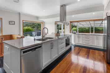 13 Punga Grove Avenue, Riverside