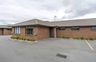 8/108 Old Farm Road, Hamilton East