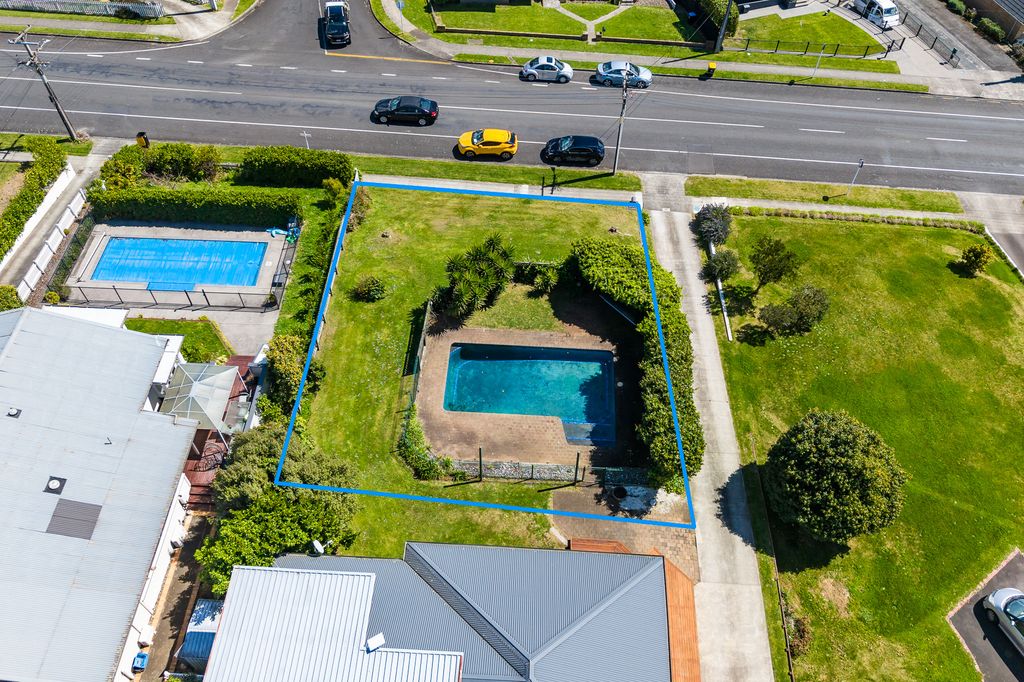 Golden Opportunity on Bank Street - Build Your Dream Downsizer! 3