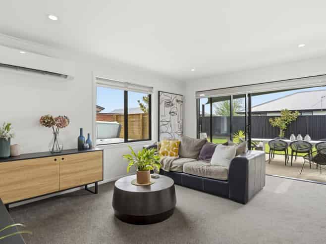 6 Tuwhare Lane, Mosgiel